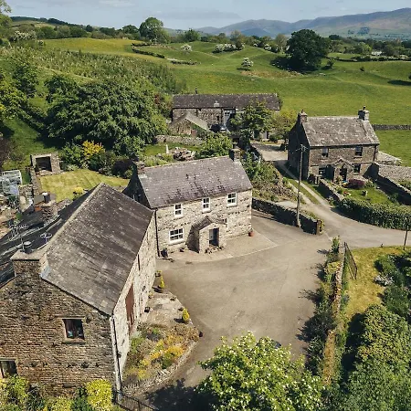 Beckside 21 Miles To Windermere *