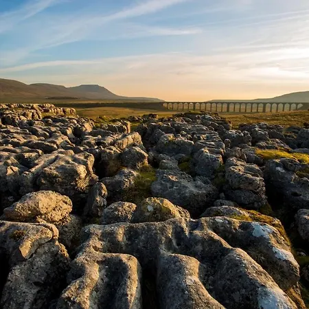 Beckside 21 Miles To Windermere *