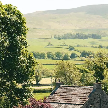 Beckside 21 Miles To Windermere