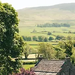 Beckside 21 Miles To Windermere
